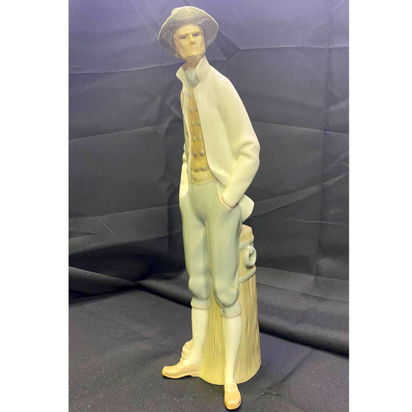 Vintage Sailor Lladro # 4657 - Retired Figurine Decor